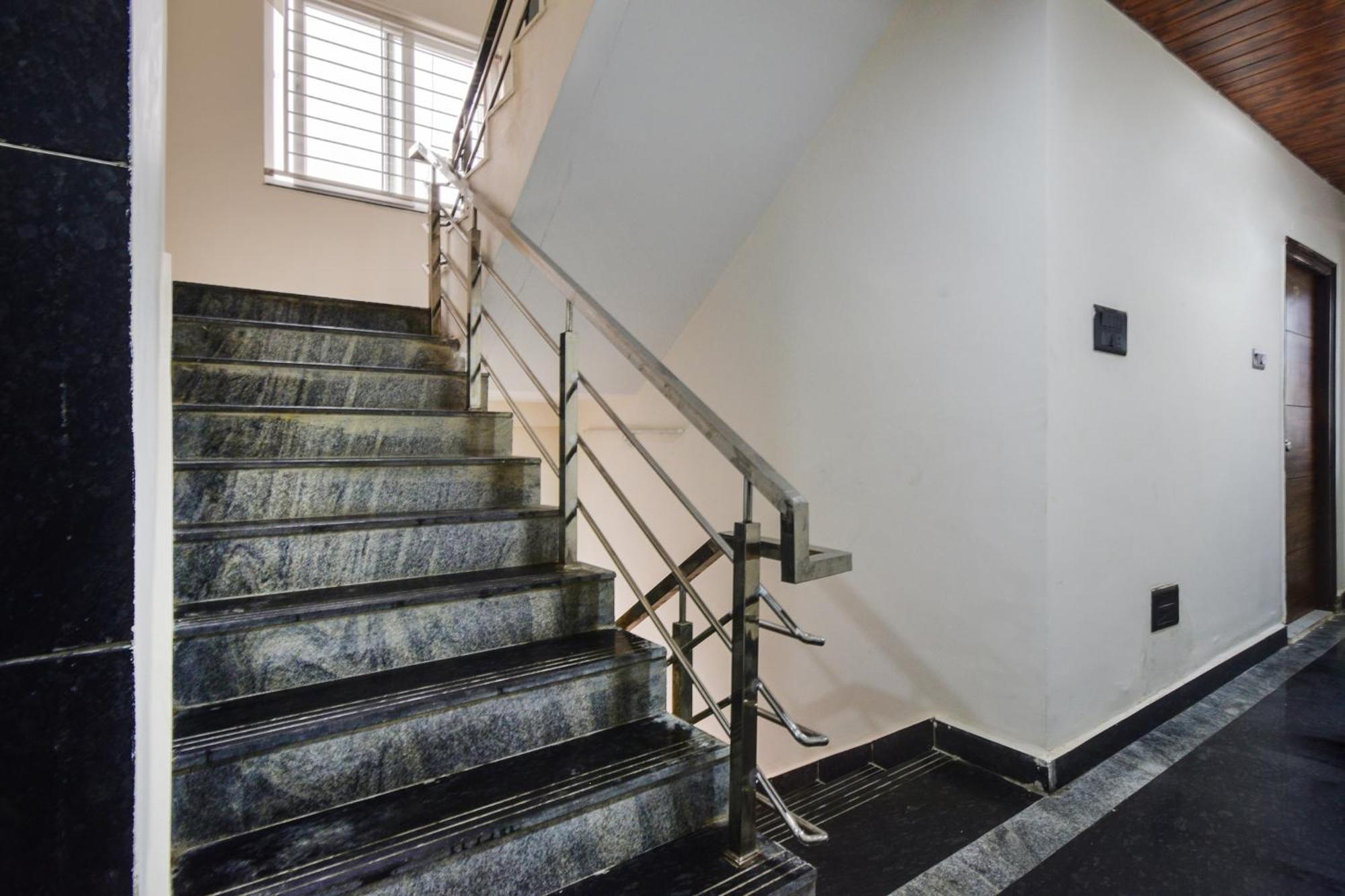 ホテル Super Collection O Gachibowli Phase - 1 Near Isb エクステリア 写真